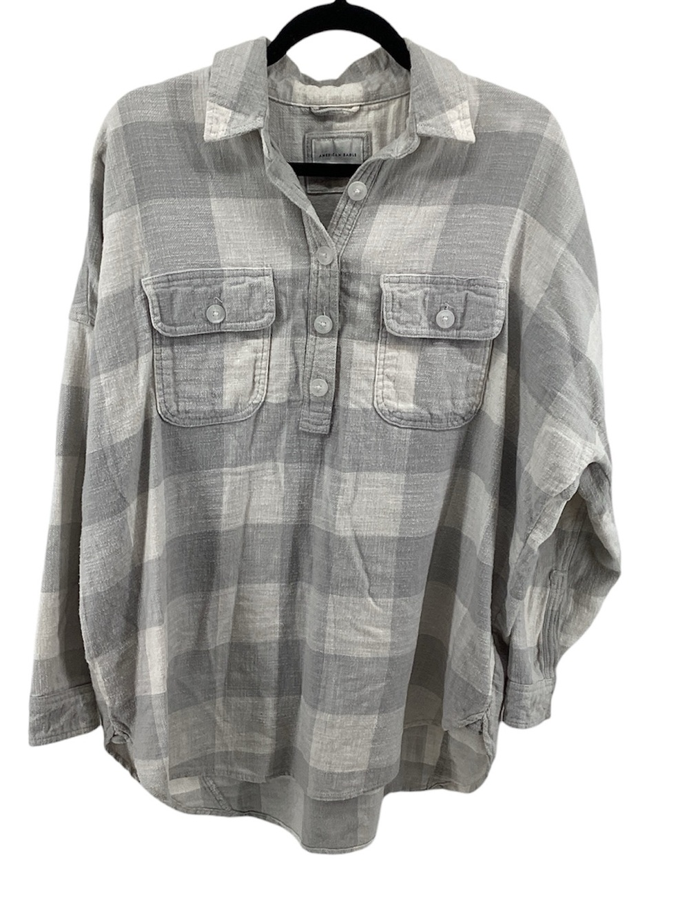 💚 American Eagle Light Gray Plaid Button-Pullover Shirt, Size M
